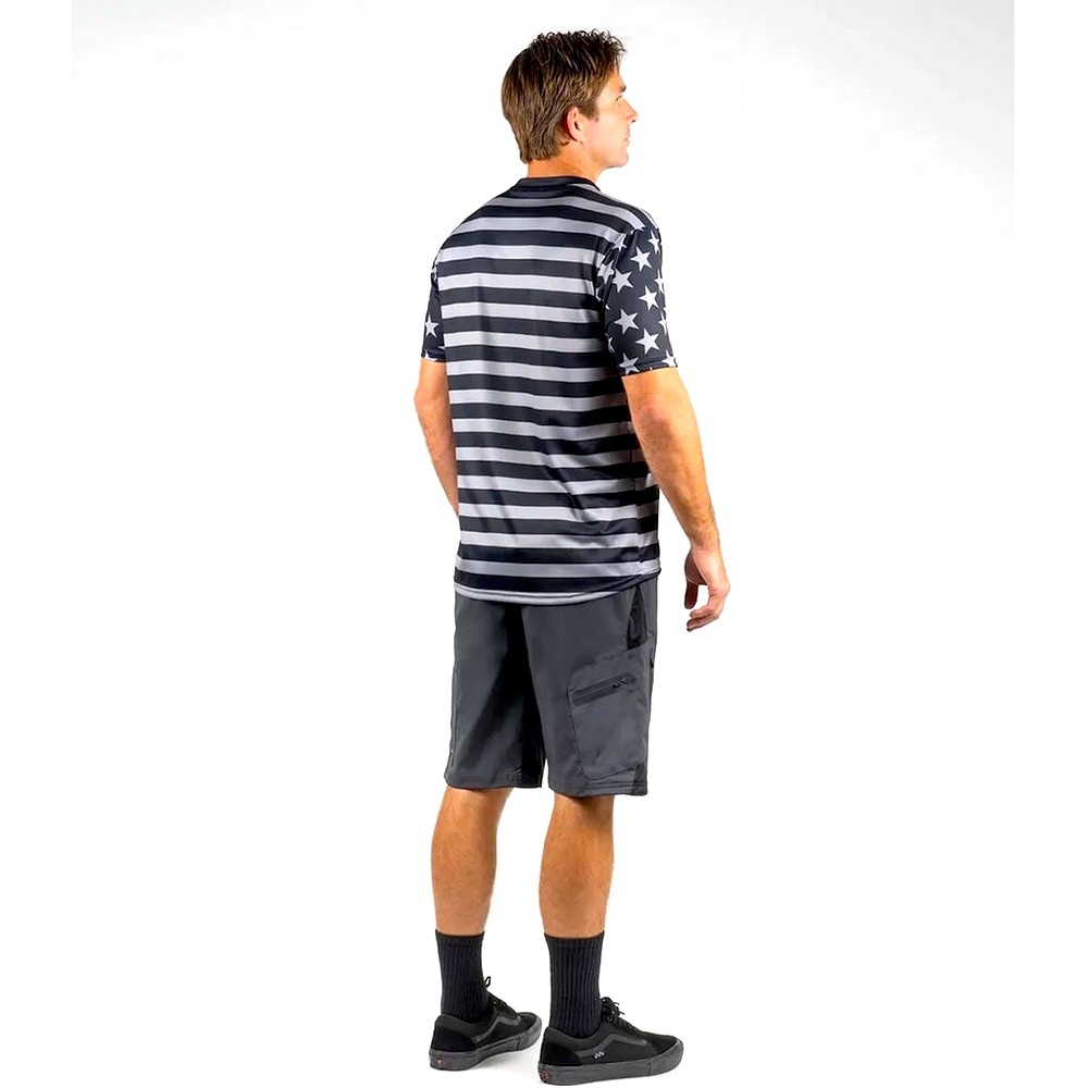 NEW Zoic 3XL mountain biking shorts chamois snaps gray cycling Adj waist pockets